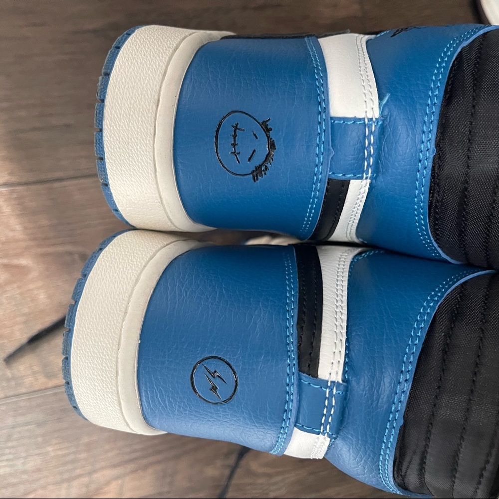 Jordan Travis blue size 10